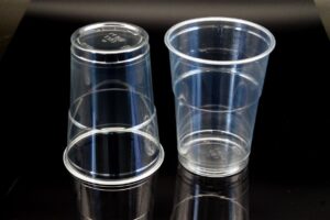 10391039-kubek-plastikowy-bezbarwny-przezroczysty-PET-fi-95-400ml-(2).jpg