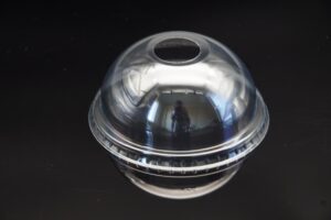 10401040-wieczko-wypukle-do-kubka-plastikowe-PET-fi-95mm-z-otworem-(1).jpg